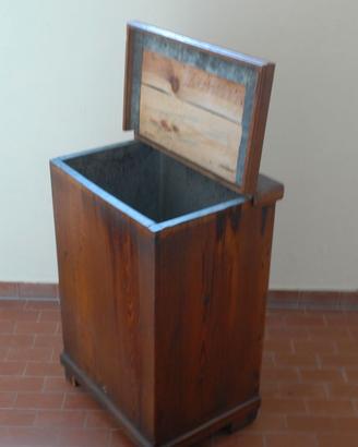 ANTICA GHIACCIAIA IN LEGNO