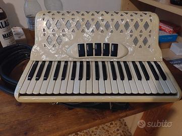 Fisarmonica Universal Castelfidardo 120 bassi
