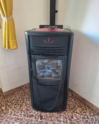 Stufa a pellet funzionante