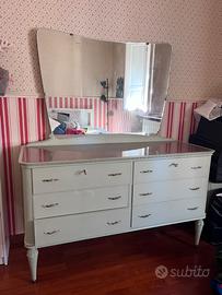 Como’ e comodini retro’