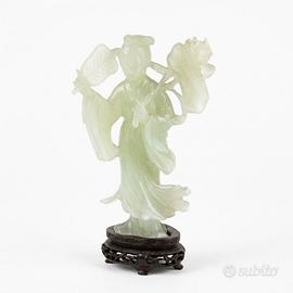 Statuina orientale in giada Divinità con ventaglio