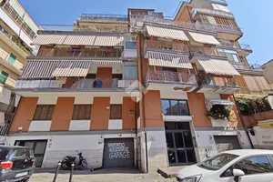 4 LOCALI A CASTELLAMMARE DI STABIA