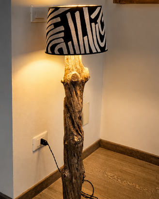 Lampada artigianale in legno di mare