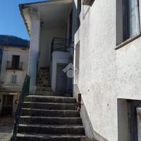 3 LOCALI A VILLA LATINA