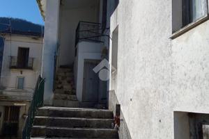 3 LOCALI A VILLA LATINA