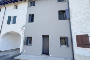 Casa in linea completamente ristrutturata