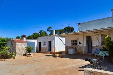 Villa di 193 m² con più di 5 locali a Putignano