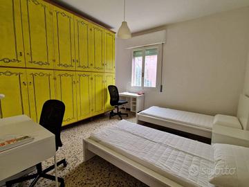 Stanza in appartamento di 90 m² a Bologna