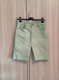 Pantaloni corti al ginocchio