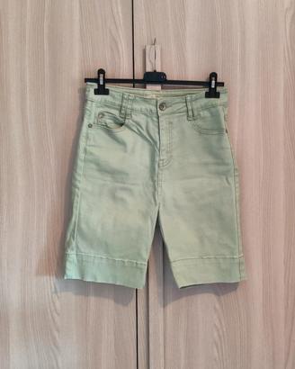 Pantaloni corti al ginocchio