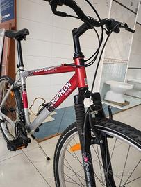 bicicletta NUOVA e in alluminio 26 rockrider 