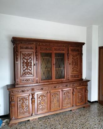 Mobile da cucina in stile antico