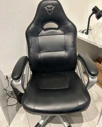 Sedia in pelle nera gaming trust GXT
