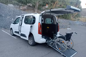 Opel Combo Life Pianale ribassato con rampa disabi