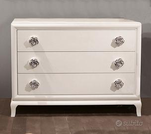 Comò in legno con 3 cassetti