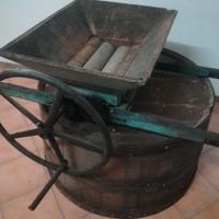 vecchi attrezzi per vinificare