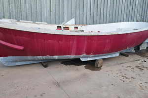 Gozzo in vetroresina con motore entrobordo