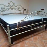 Letto in ferro battuto con rete e materasso 