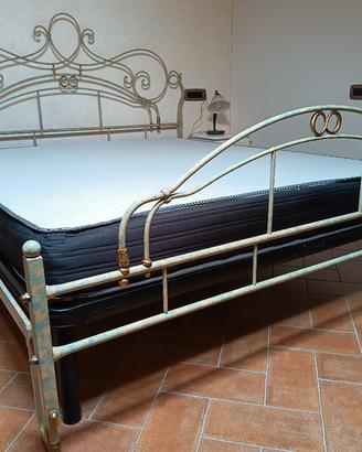 Letto in ferro battuto con rete e materasso 