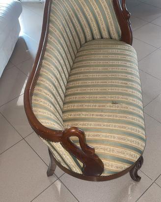Divanetto vintage in legno e tessuto – stile class