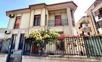 Ampia villa indipendente con giardino e garage