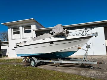 Barca a motore senza carrello