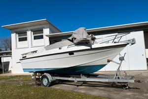 Barca a motore senza carrello