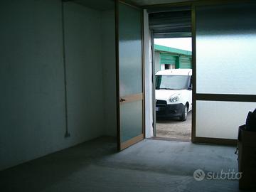 Locale ufficio e/o deposito 90 mq vigilato 24 ore