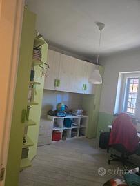 Cameretta angolare in buono stato 