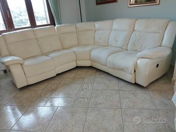 Divano in ecopelle usato 