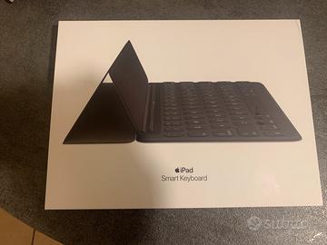 Smart Keyboard-Cover con tastiera originale iPad