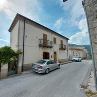 Casa indipendente con giardino