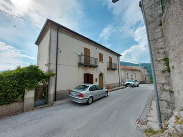 Casa indipendente con giardino