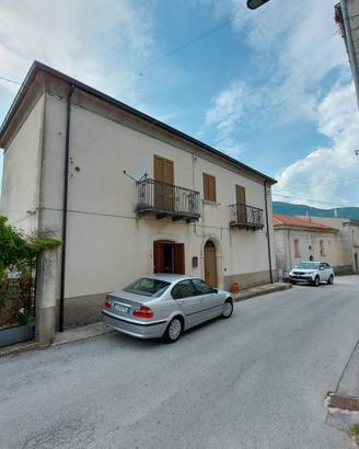 Casa indipendente con giardino
