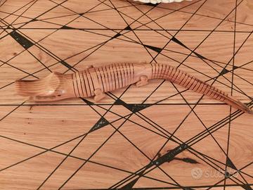 Coccodrillo/Alligatore in legno intagliato a mano