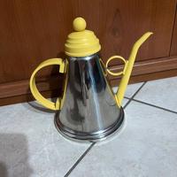 Oliera / caffettiera in acciaio con manico giallo