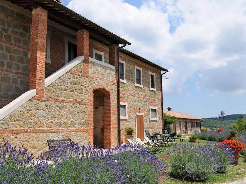 Rustico / Casale di 560 m² con più di 5 locali e b - Vista 2