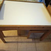 Tavolo con sedie per bambini