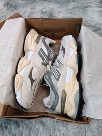Scarpe New Balance modello 9060 vestibilità n. 42