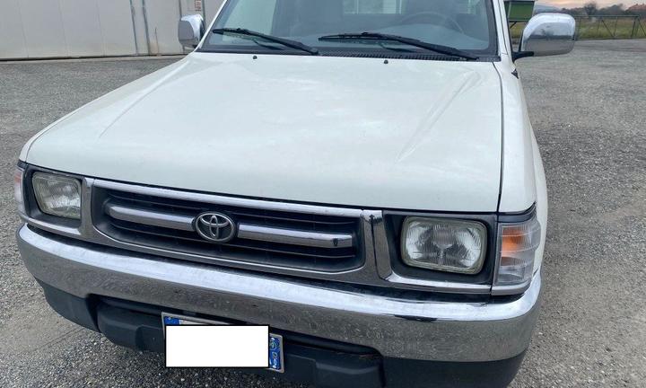 TOYOTA Hilux 2.4 TD 4WD 2/2 Extra Cab Pup. SR5