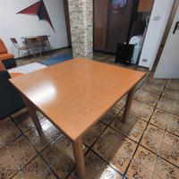 Tavolo quadrato allungabile
