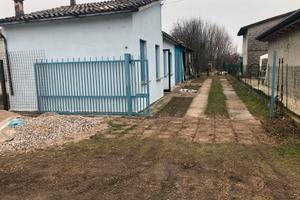 Casa divisa in tre locali due contatori , impiant