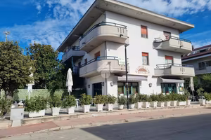 4 LOCALI A CASTELLALTO