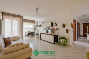 4 LOCALI A SARZANA