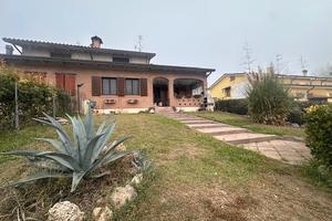 Villa a aschiera d'angolo con giardino esclusivo