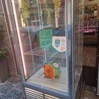 vetrina esterna per macelleria 