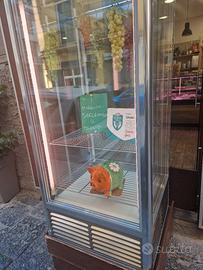 vetrina esterna per macelleria 