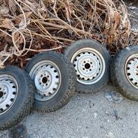 gomme da campagna con i chiodi