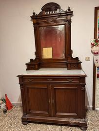 Cassettiera antica di legno