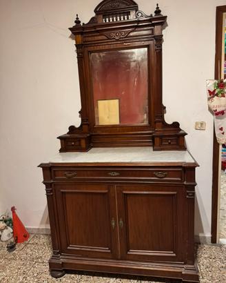 Cassettiera antica di legno